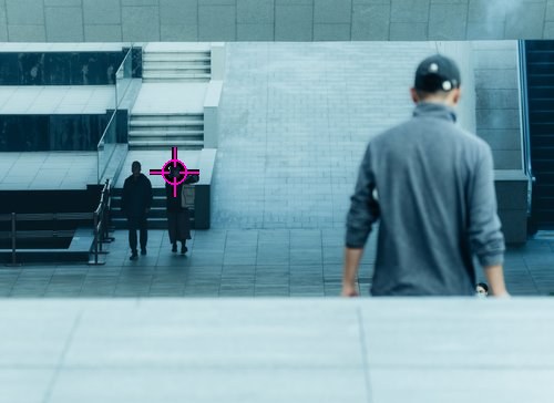 Photo 1 with the magenta crosshair moved to the two small figures on the left.